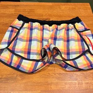 lululemon tracker mid rise 3 inch.